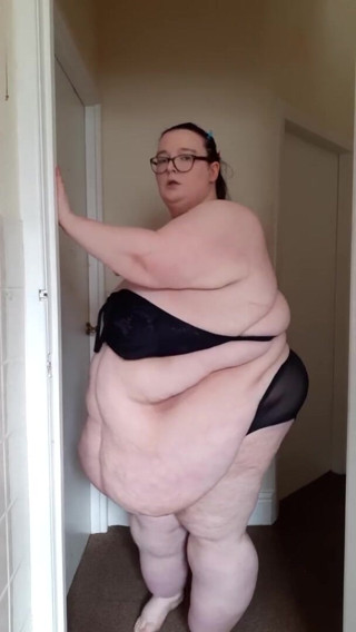 SSBBWLadyBrads: Me encanta desnudarme