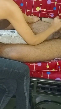 Semasa Mengambil Tembusan Berganda, Dia Mengambil Peluang Itu Membuatkan Saya Untuk Handjob Dengan Minyak