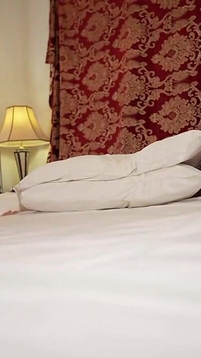 THAT'S WHAT SHE SAID: Mooie massagetherapeut verlicht meer dan stress in een privésessie die...