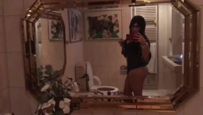 Tgirl Yaritza Vega: Dark hair style