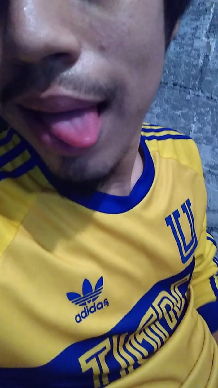 AlexAlejandro13: Тобі подобається, як я стирчаю язик, щоб ти міг грати з ним дуже добре