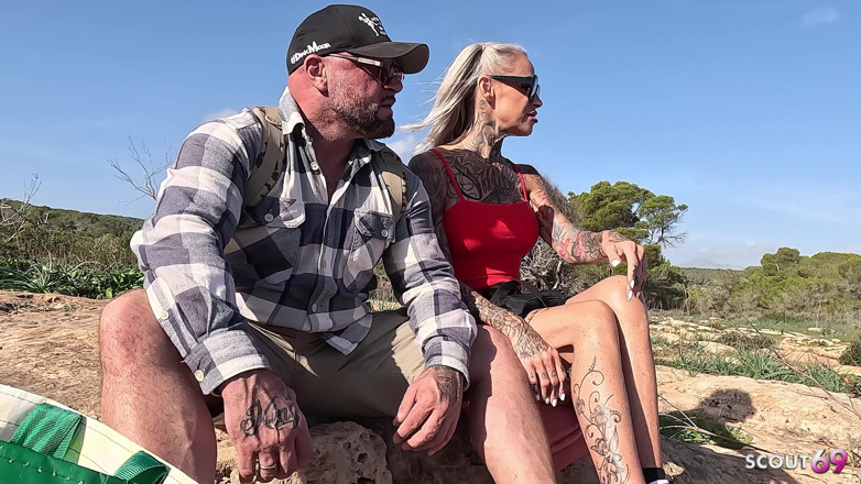 Scout69: Nymphomanische fitte deutsche reife sophie logan mit vielen tattoos abholt...