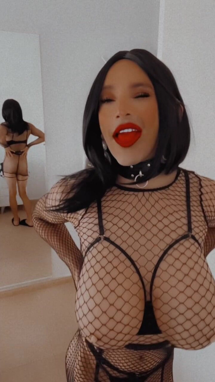 Sissy Slut Brianna: Aku terlihat polos, tapi kamu harus melihat pikiranku