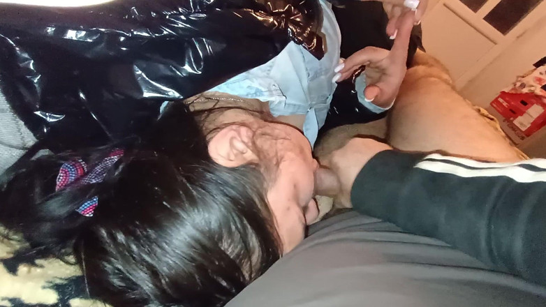 Ionut899: Saya pulang ke rumah dan menghisap zakar teman lelaki saya...