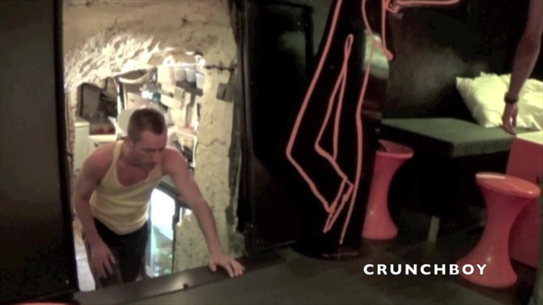 Crunch Boy: Niels geneukt door sexy Arabische hetero jongen discreet nieuwsgierig