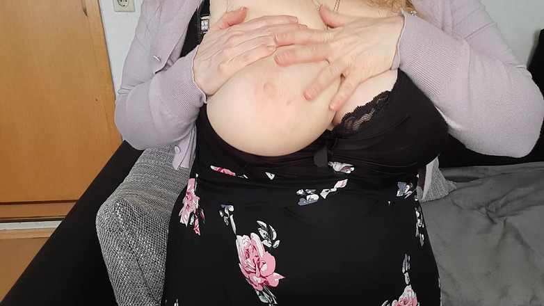 Curly_Dreams: 큰 가슴을 브라에서 꺼낸다