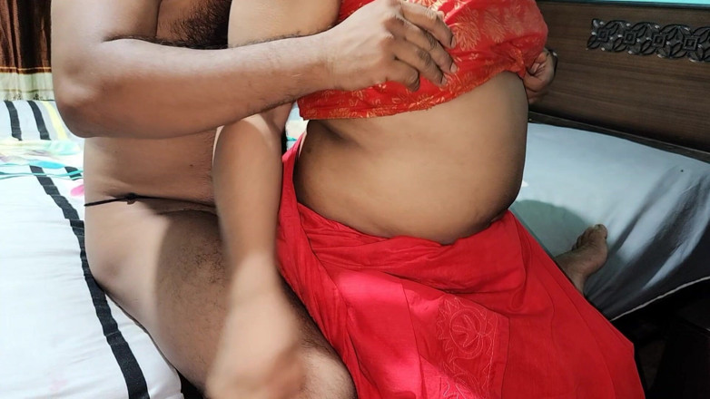 Banglavabi02: Le lait de ma demi-sœur est très agréable, laisse-moi le...
