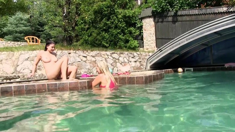 Emma Gold: After a little cooling, we lick ourselves to orgasm