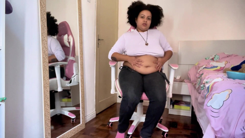 Cutiepiie Chubby: Bbw mangia e p che scoreggia mentre il fidanzato sta...