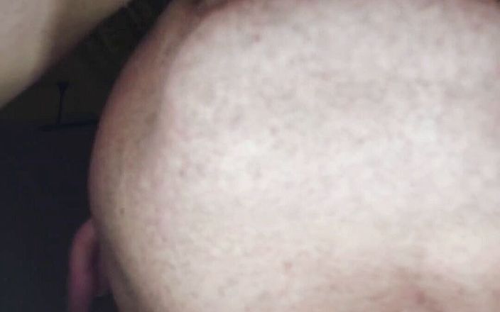 Wet pussy fuck: Tonåring rakad fitta slickade mycket närbild mycket våt fitta