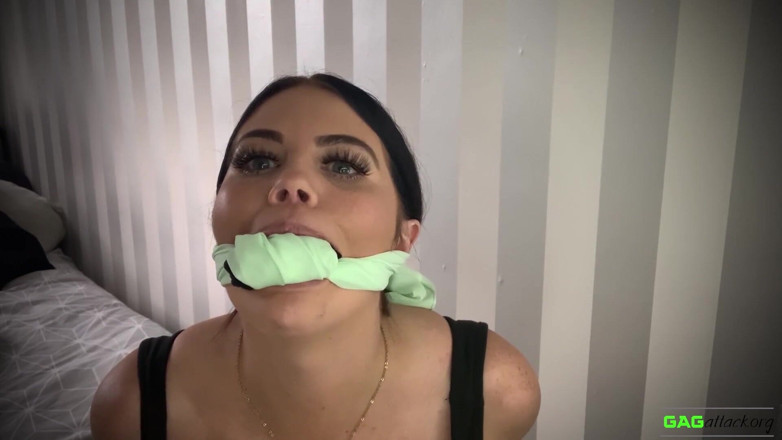 Gag Attack: Terri - Várias engasgos de pano