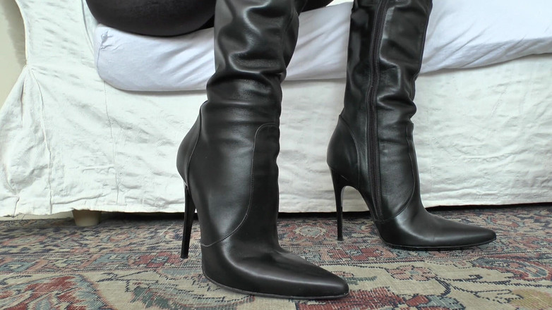Lady Victoria Valente: nas minhas botas de couro e depois você vai para...