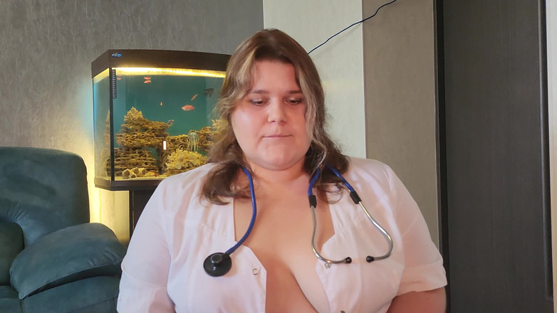 Peach Desert: Пухлая медсестра с большими сиськами обожает пить сперму пациентов