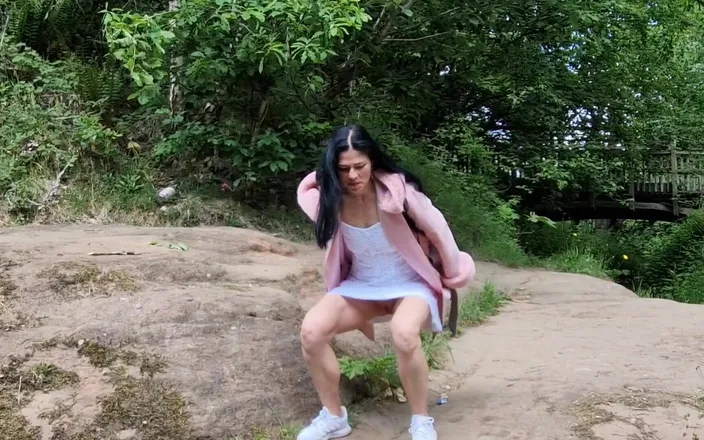 Nicky Brill: Naked Outdoor Gaping My Pussy and Peeing