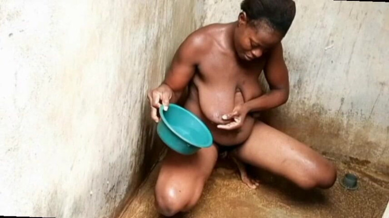 Viporn sex bais: 그녀는 섹스하기 전에 개인 부품을 씻어