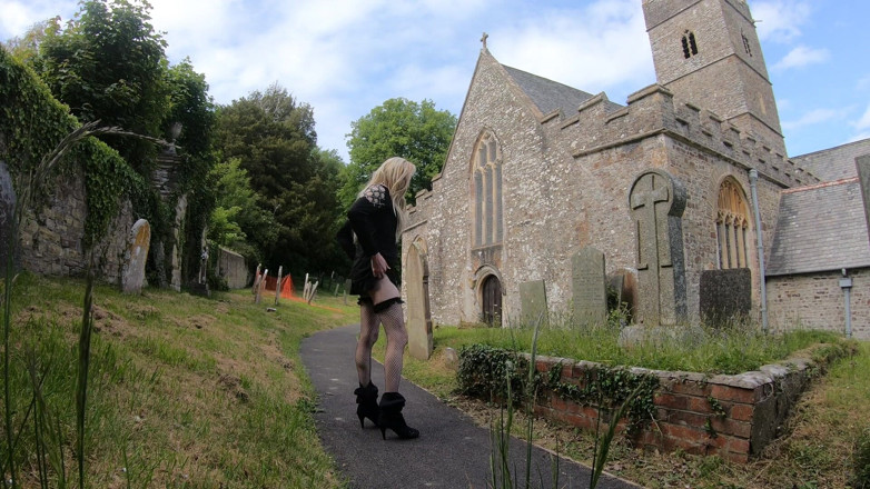 The Midnight Minx: Camminata della chiesa di minxy