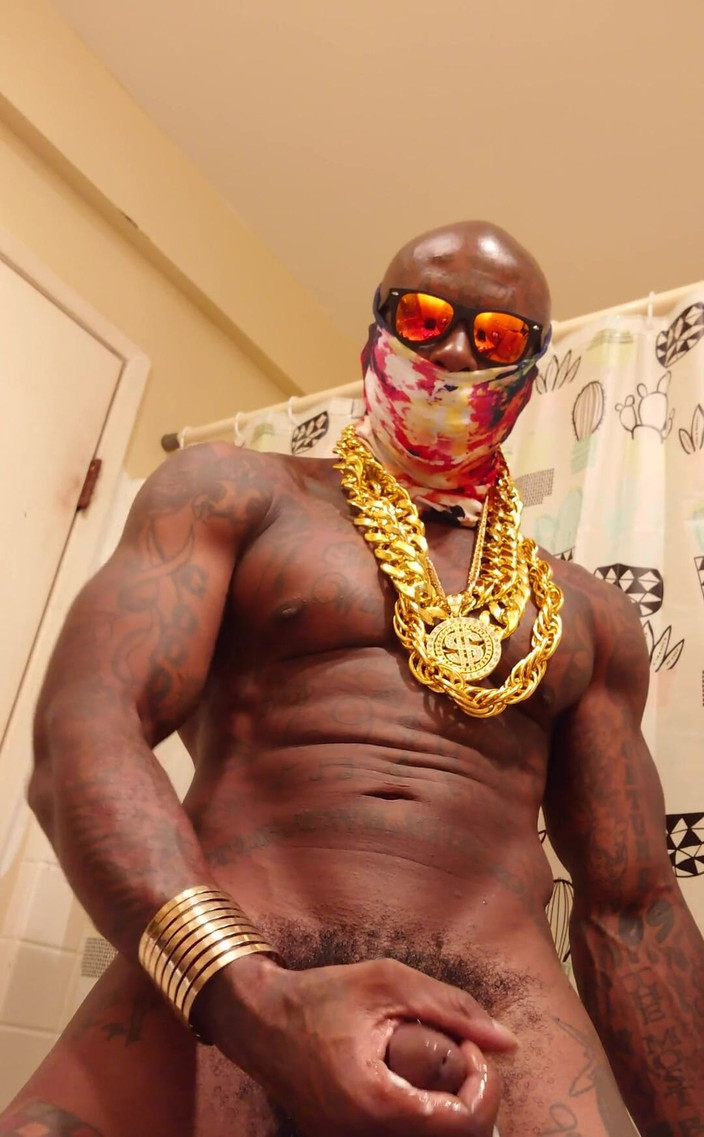 Hallelujah Johnson: Ik probeer je in je gezicht te schieten, cumshot