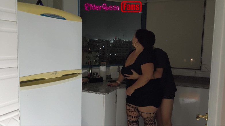 Riderqueen: Sexy máma v kuchyni - Video pro fanoušky