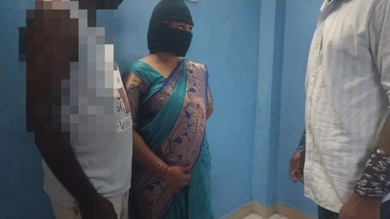 Tamil lesbian: Mi esposa con mi jefe Trío caliente