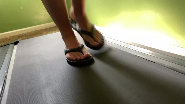 footivities: Stopy w klapkach na bieżni - Ivys Feet