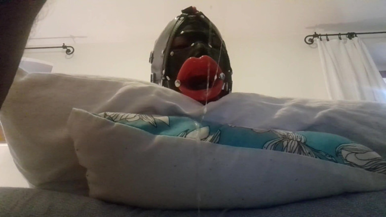 LauraOnHeels: Laura throatfucked with a big lips gag has to swallow...