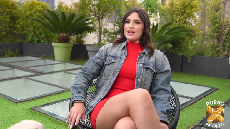 Porno Baguette: ローリー、セクシーなブルネット、2つのコックに犯される