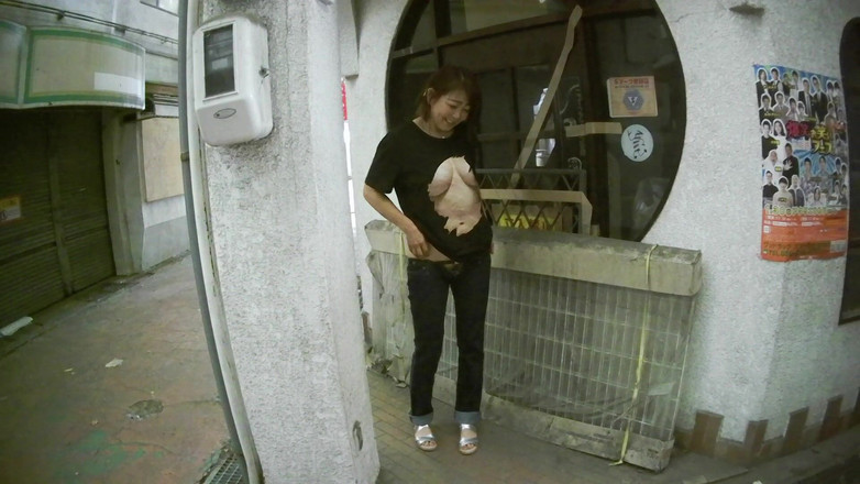 Mayumi Kanzaki: Il Giappone Cammina Con Il Sedere Fuori