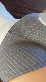 Geobsedeerd door mini-sportschoolbroekjes hete pov kontaanbidding, orale seks en intens droog neuken