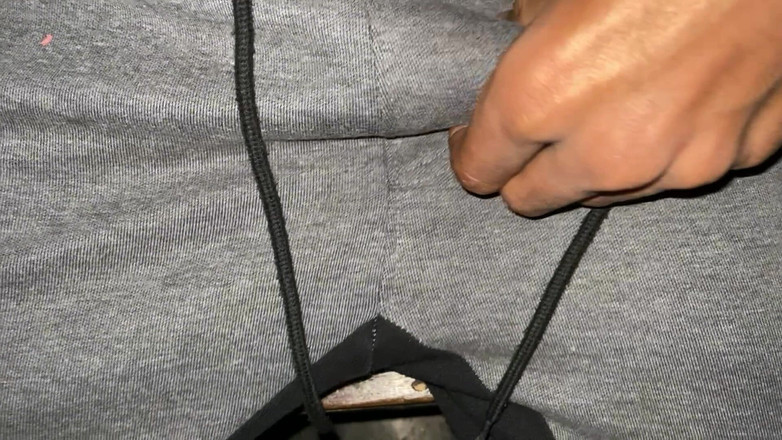 Shonai: Saya melihat seorang awek di tempat dan zakar saya tegang...