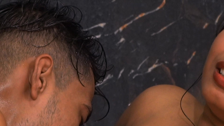 Tejashwini: Měla sex s nevlastní sestrou při koupání v šavli