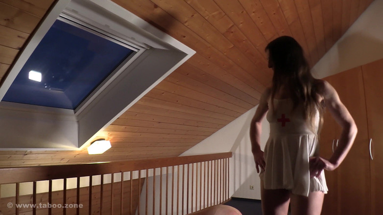 Ballbustingchicks: Menyiksa pria cacat ini dengan ganas! Bagian 2