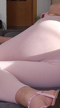 Seksi pembe tulumla popoma bak