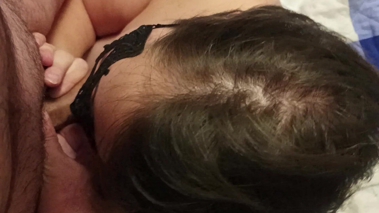 JohnDaBoner: Amatorskie MILF ssie kutasa i dostaje twarzy