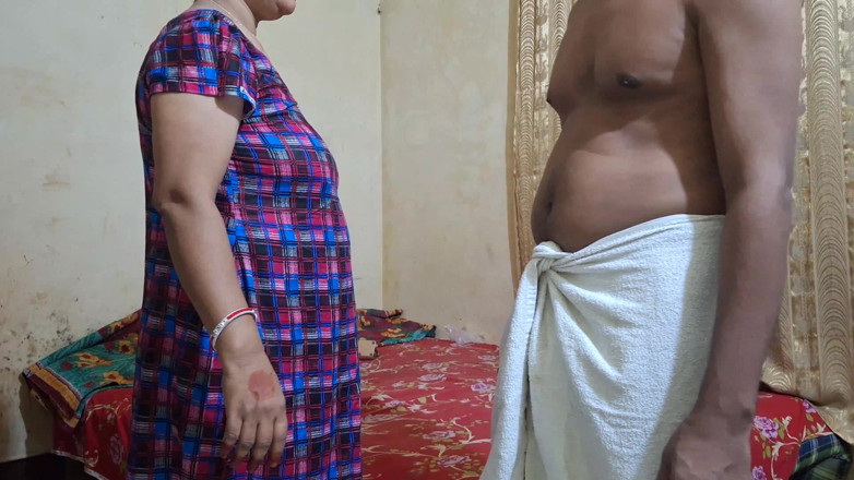 HotsexGirl: Fată din sat cu pizdă strâmtă în interior XXX video, sex...