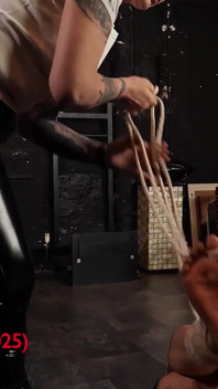 Bastinado chân nhỏ nhắn