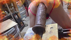 Elgloton: Wolverine este distrus cu un dildo uriaș