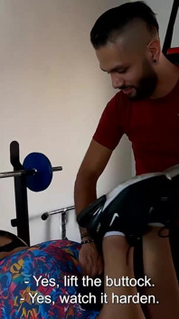 Fotto la mia matrigna nella mia palestra di casa!