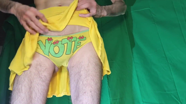 HeIsSooThin: 노란색 미니스커트 아래 콘테스트용 팬티