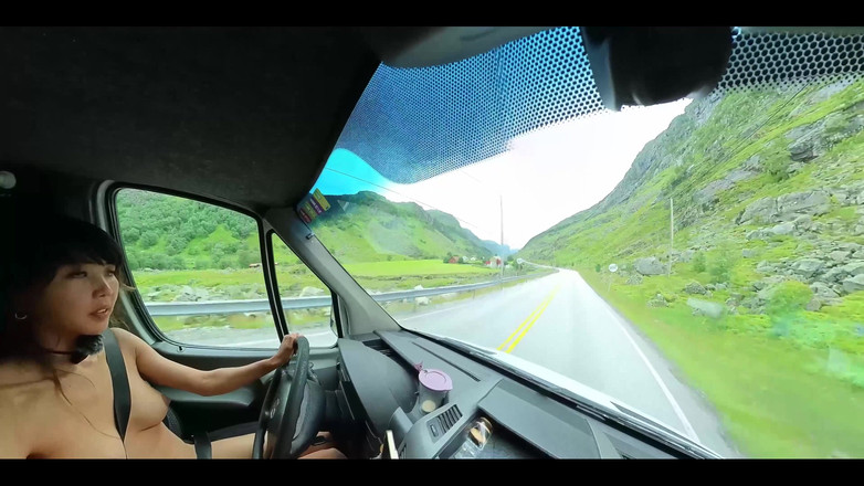 DaringKiara: 1/3부 - 3시간 짜리 비디오의 첫 번째 부분은 내 모든 옷을 벗고 다음 견인차까지 알몸으로 운전하는 곳이라는 점에 유의하십시오.