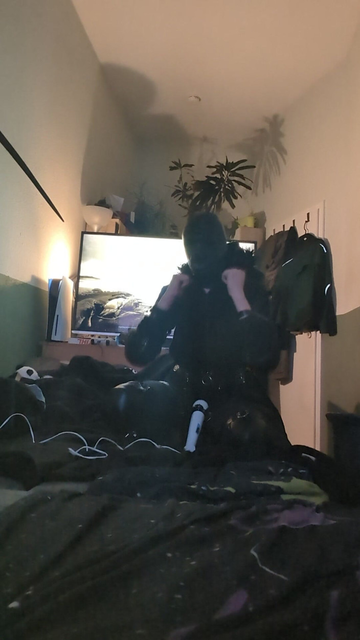 AJ_the_catgirl: Petsuit Wiht Hood Weile Vibed Selfbondage