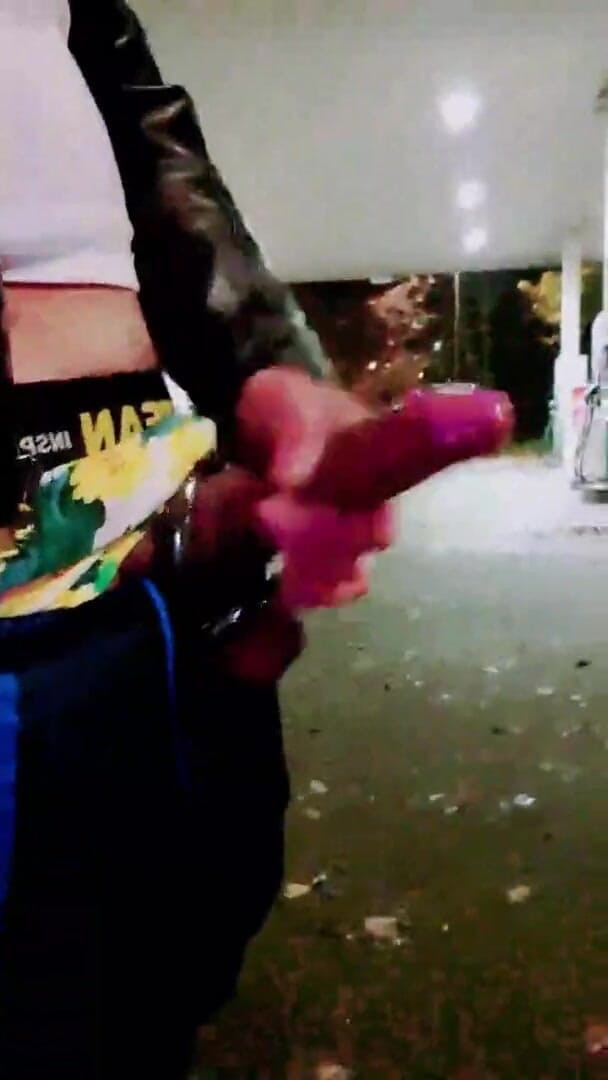 Slutboyben: Slutboyben Cam4 ブレインファックド・アウトドア・ピッグII ガソリンスタンド射精