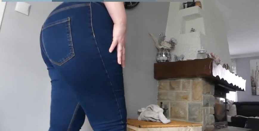 Nini Divine: Fucking My Stepmom's Big Ass Stuck in the Sofa!