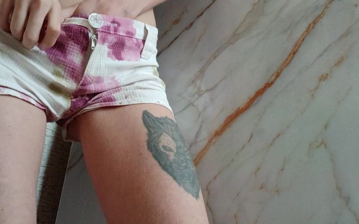 Lesbian-illusion: Tôi giấu sau tủ quần áo để hàng xóm của tôi không...