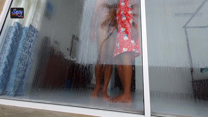 sexybrownis: Üvey kız kardeşim otel odasında mastürbasyon yapmama yardım ediyor - ateşli çift...