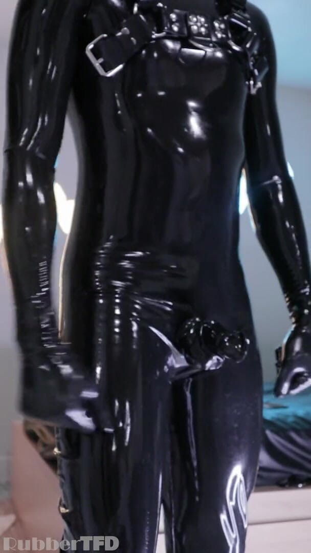RubberTFD: Meregangkan dan mengocok karet skintight
