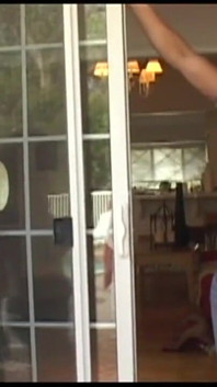 Questa miLF sempre arrapata seduce un ragazzo con un grosso cazzo duro e viene scopata come una vera porca