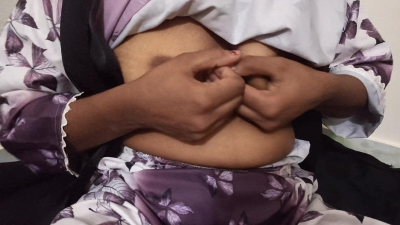 Bangla Academy: Sexy_toma mostrando hermosas tetas y coño dedeándose Alon Time en...