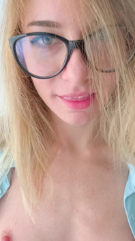 Sexy nevlastní sestra mě škádlí a dovoluje mi stříkat do jejích kalhotek před rande se svým přítelem