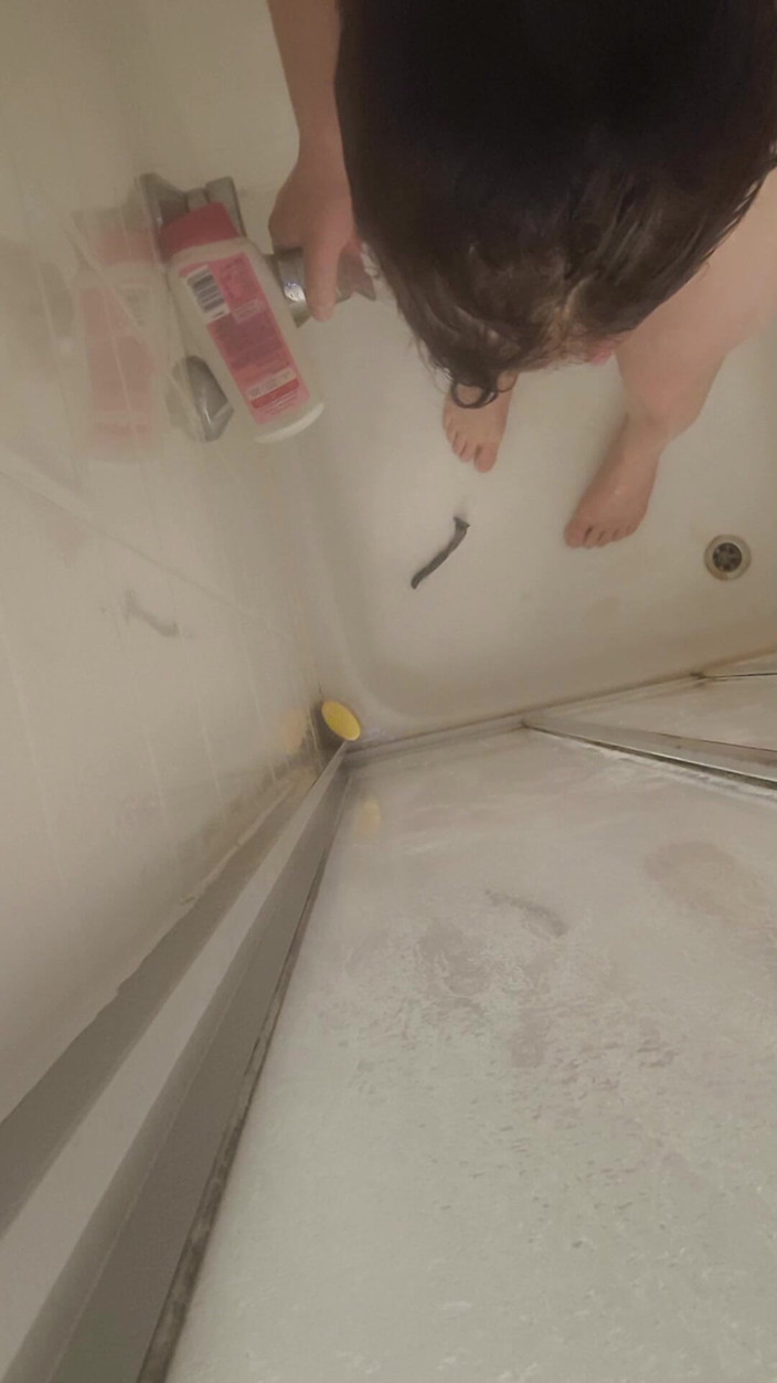 JanineLang: Orgasm under duschning och rakning