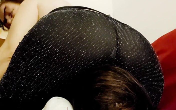 Nicoletta Embassi: Nicoletta dominerar sin slav med många pruttar i munnen